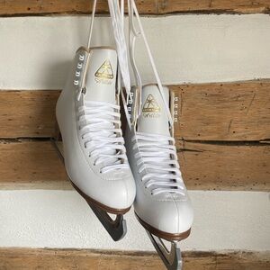 Jackson Ultima Women’s Artiste White Figure Skates JS1790 | size 7.5